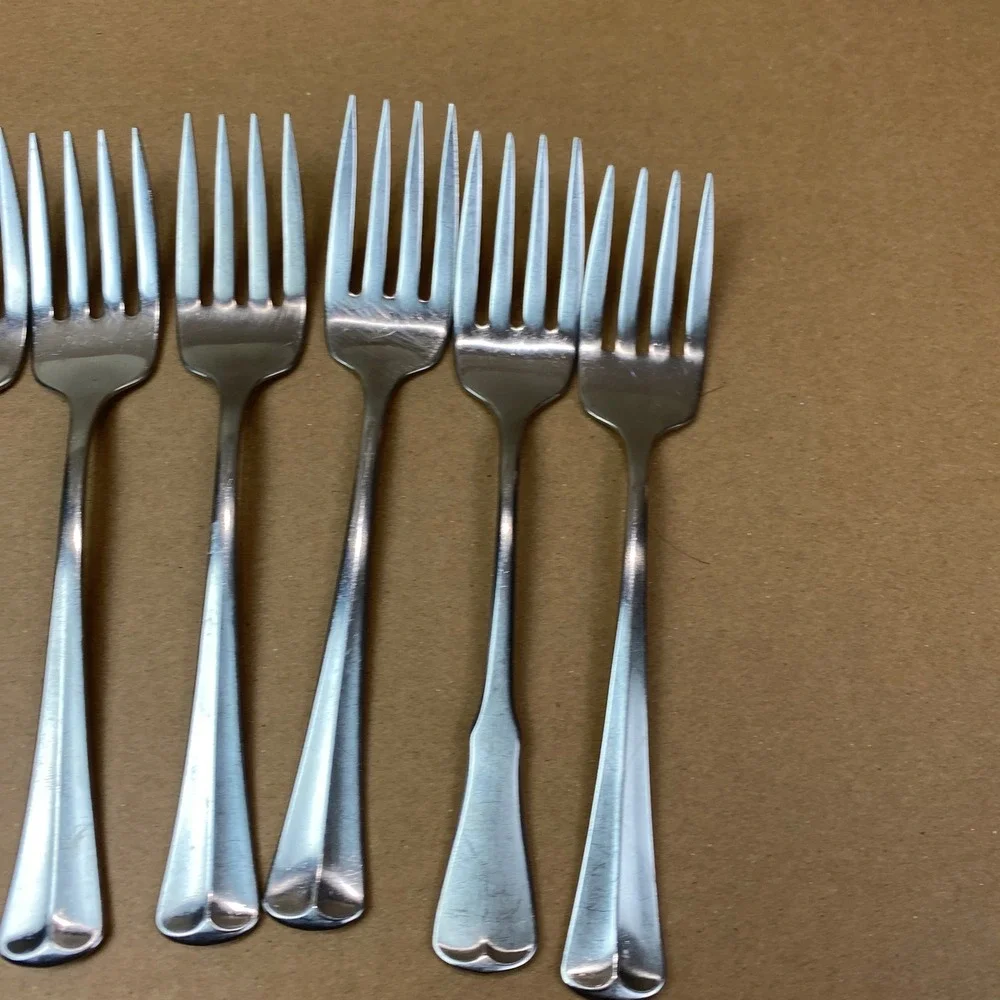 Oneida Oneidaware Stainless Steel Salad Forks Set of 10 Silver Heart Base 6